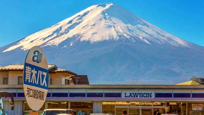 Mount Fuji day trip from Japan | Mount Fuji & Kawaguchi Lake & Gotemba Outlet & Internet-famous convenience store | Departing from Tokyo Ginza | Trilingual guide in Chinese/English/Korean - Oishi Park: Fuji beside Lake Kawaguchi