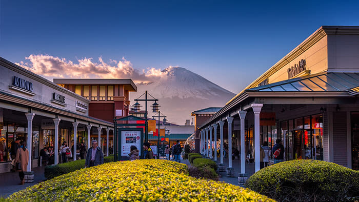 Mount Fuji day trip from Japan | Mount Fuji & Kawaguchi Lake & Gotemba Outlet & Internet-famous convenience store | Departing from Tokyo Ginza | Trilingual guide in Chinese/English/Korean - Is the starting price good value?