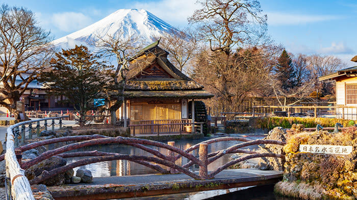 Mount Fuji day trip from Japan | Mount Fuji & Kawaguchi Lake & Gotemba Outlet & Internet-famous convenience store | Departing from Tokyo Ginza | Trilingual guide in Chinese/English/Korean - Weather, comfort, and who should book