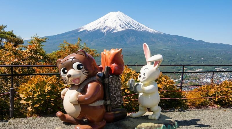 Mount Fuji: Lake Kawaguchiko & Lake Yamanakako & Arakurayama Sengen Park & Nichikawa Clock Shop & Internet-famous Lawson Convenience Store One-Day Tour (with Fujikyu Train experience) - Lake Kawaguchiko: the day’s breathing space