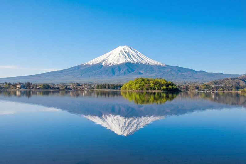 Mount Fuji Magnificent Scenery Exploration Day Tour: Arakurayama Sengen Park & Kawaguchiko Oishi Park & Oshino Hakkai & INS Famous Lawson & Hikawa Clock Shop (Departing from Tokyo) - Fujiyoshida’s retro streets and Hikawa Clock Shop