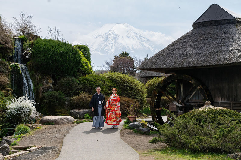 Mount Fuji Pre-Wedding Photoshoot | Dress, Kimono & Scenic Locations - Save a final stop for a view or street scene