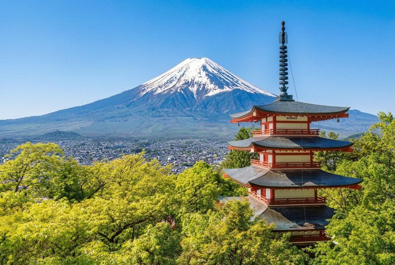 Mount Fuji Scenic Photography Day Tour: Chureito Pagoda & Kawaguchiko Oishi Park & Oshino Hakkai & INS Lawson & Hikawa Clock Shop (Departing from Tokyo) - Lake Yamanaka closes the circuit with Fuji up close