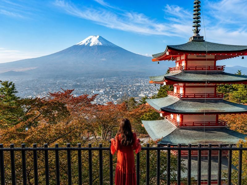 Mount Fuji Twin Lakes Internet-Famous Attractions Check-in Small Group Day Tour (Driver-Guide Service) - Lake Yamanaka: a quiet first look at Fuji