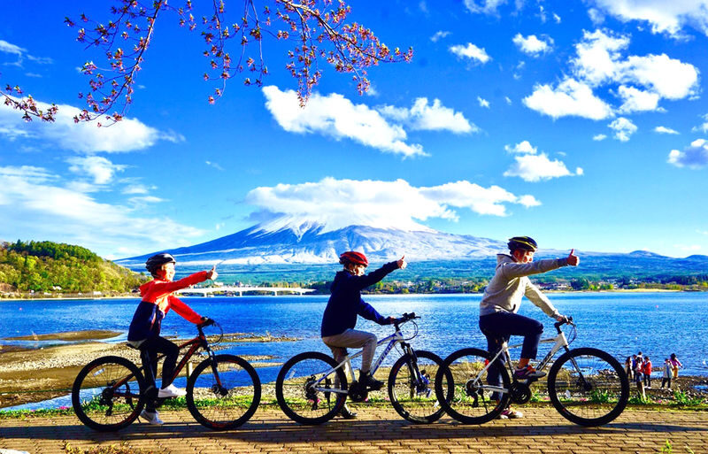 Mount Fuji Yamanakako Cycling/Cruise, Oshino Hakkai, Lake Kawaguchiko Oishi Park/Maple Corridor, Arakurayama Sengen Park/Ladder Town Day Trip | From Tokyo | Small Group (4-9 People) - At a glance