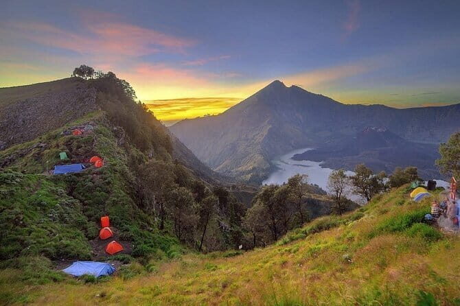 Mount Rinjani 4 Days and 3 Nights Summit Lake and Hot Spring - An In-Depth Look at the Mount Rinjani 4-Day Trek