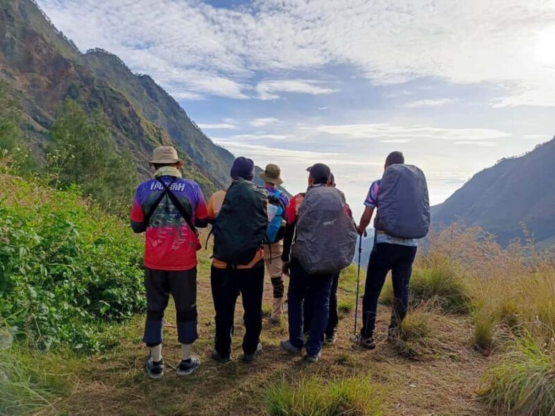 Mount Rinjani: Rinjani Trekking Full Experience - Starting Point: Senaru Village and the Journey Begins