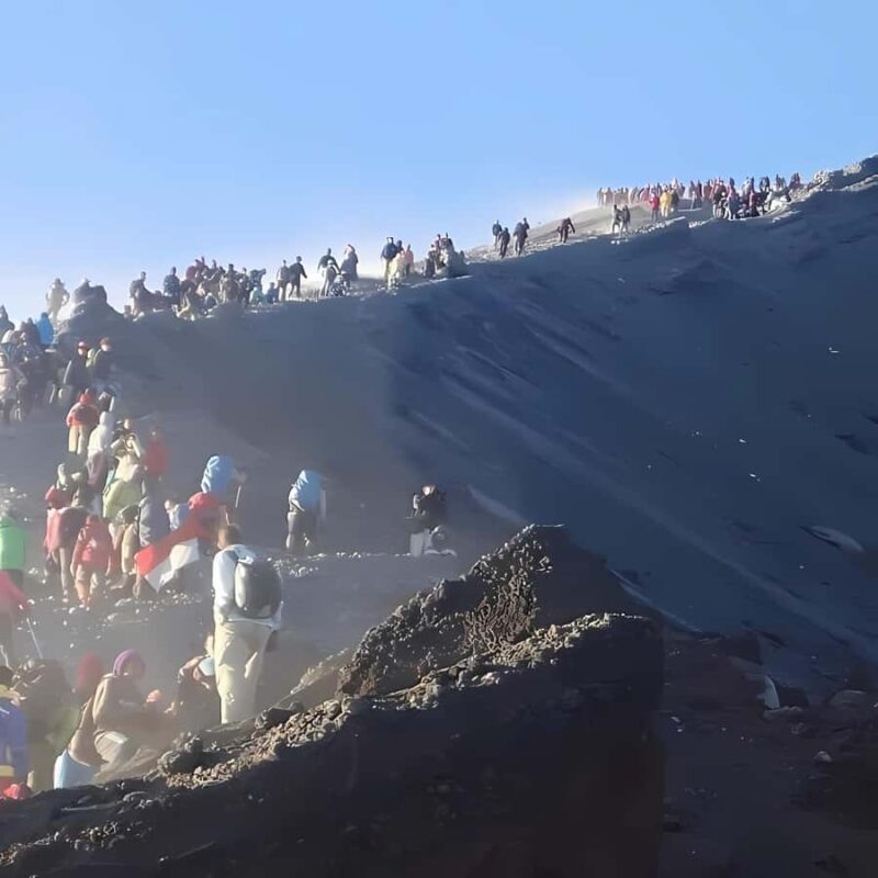 Mount rinjani summit 2 D/1 N tour - The Experience: Authentic and Supportive