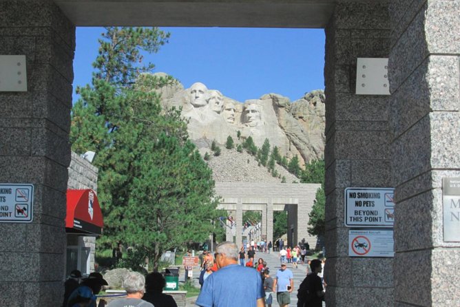 Mount Rushmore and Black Hills Tour With Two Meals and a Music Variety Show - Overview and Itinerary