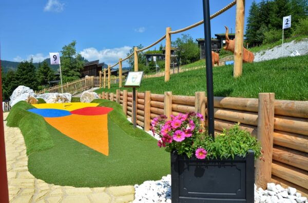Mountain Adventure Minigolf - Competitive and Fun Atmosphere