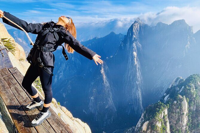 Mountain Huashan Plank Trail Adevnture Tour - Discovering Mount Huashan and Its Cultural Charm