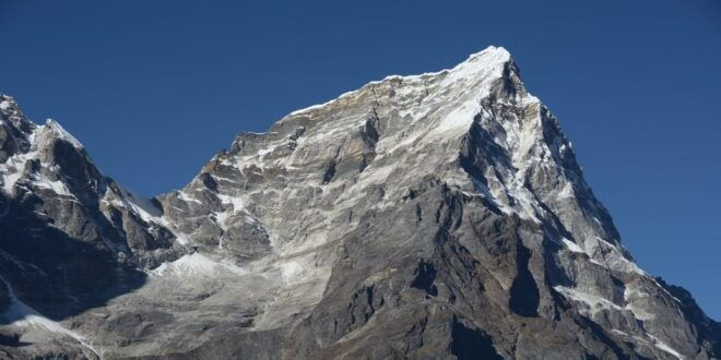 Mt. Cholatse Expedition 2025/2026 - Preparation and Training Tips