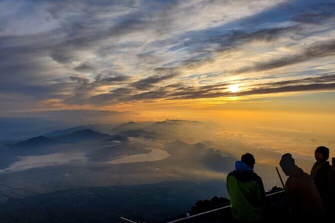 Mt. Fuji Climbing Tour 2026 Standard Plan - The Experience from a Traveler’s Perspective