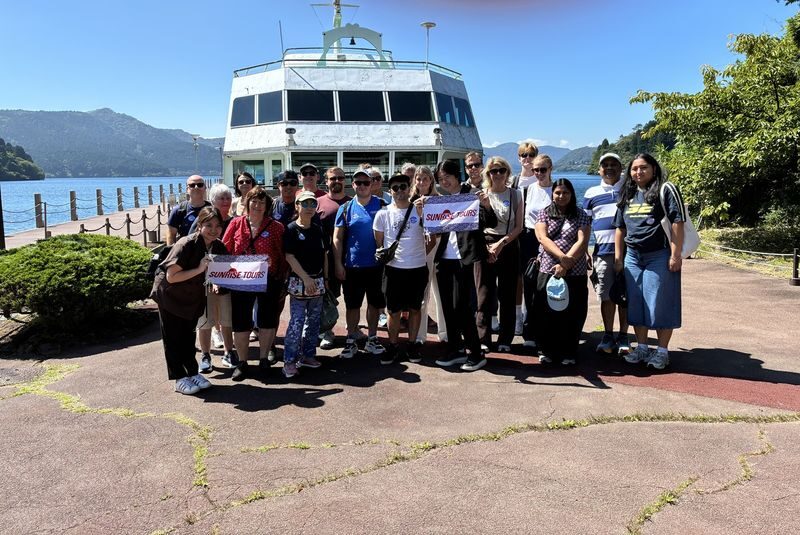 Mt Fuji & Hakone Day Trip, Drum Show, Cruise, Ropeway from Tokyo - Lake Ashi by boat