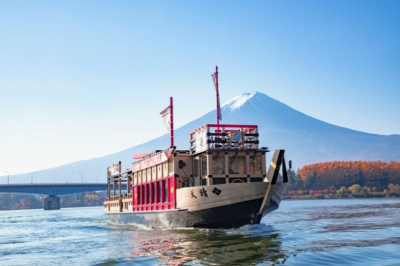 Mt. Fuji & Lake Cruise, handcraft noodles by Professional guide - A full Fuji day, with a few things to verify