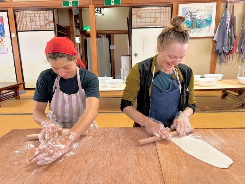 Mt. Fuji & Lake Cruise, handcraft noodles by Professional guide - What the guide and audio support add