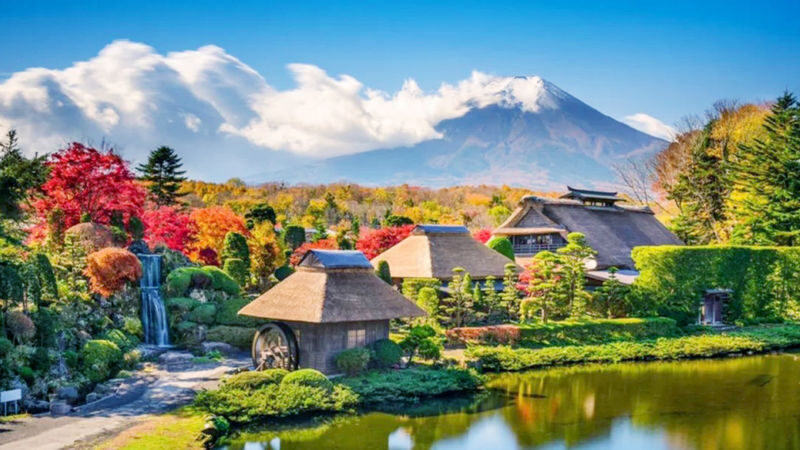 Mt. Fuji, Oshino Hakkai & Onsen Full-Day Tour - Guides who help the day feel easier