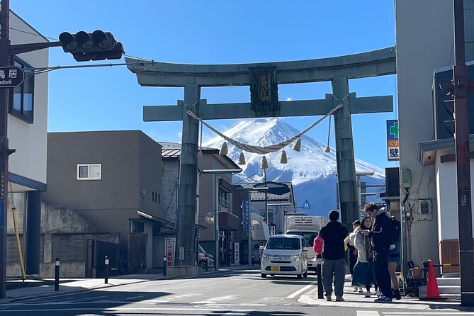 Mt FUJI - Panoramic Tour With Hoto Lunch Sake Samplings and Onsen - Relaxing Onsen Visit