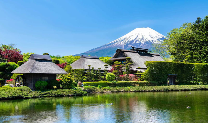 Mt. Fuji Small Group Day Tour: Lake Kawaguchiko Oishi Park & Arakurayama Sengen Park & Oshino Hakkai & Hikawa Clock Shop & Popular Lawson (Departing from Tokyo, optional hotel pick-up and drop-off) - Oshino Hakkai: clear springs and lunch time