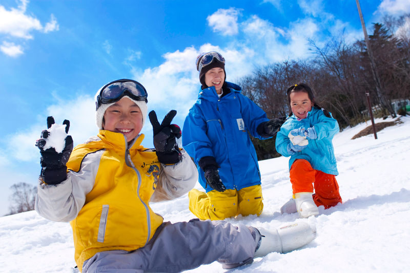 Mt. Fuji Snow Resort Yeti - Beginner Lesson & Snow Fun from Tokyo - The appeal of skiing beneath Mt. Fuji