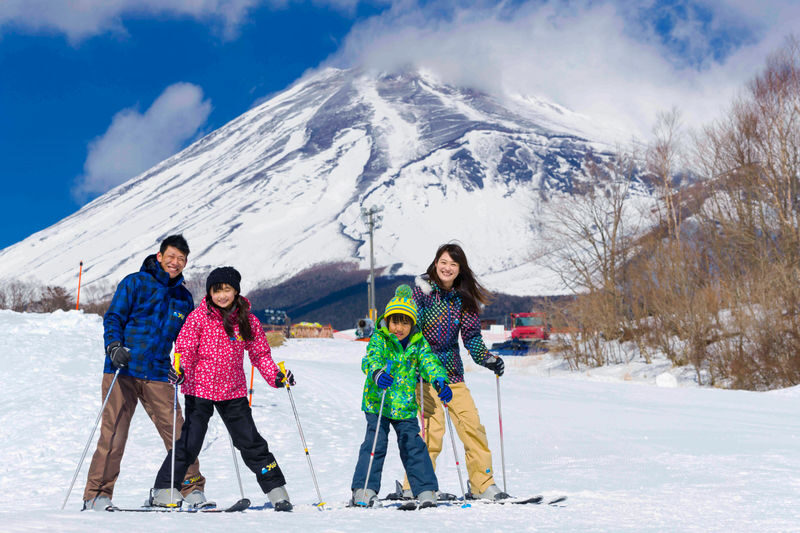 Mt. Fuji Snow Resort Yeti - Beginner Lesson & Snow Fun from Tokyo - Sledding, snow play and family plans