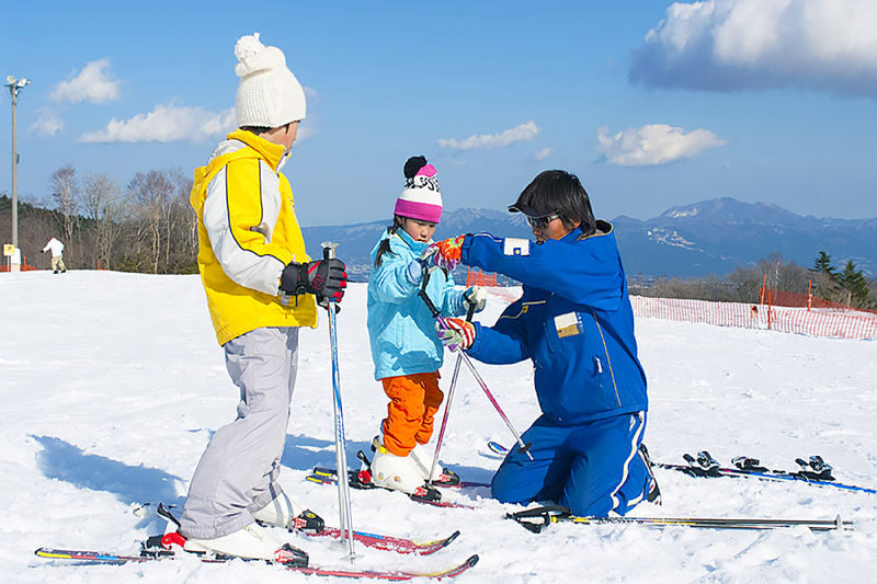 Mt. Fuji Snow Resort Yeti - Beginner Lesson & Snow Fun from Tokyo - What to bring, and what can cost extra