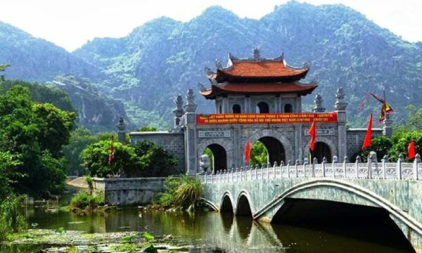 MUA CAVE - TRANG AN - HOA LU ANCIENT CAPITAL - Travel Tips