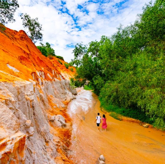 Mui Ne Sand Dunes Sunrise and Sunset With Private Jeep Tour - Sunset Jeep Experience
