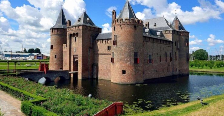 Muiden: Entry Ticket to Muiderslot Castle - Experience at Muiderslot Castle