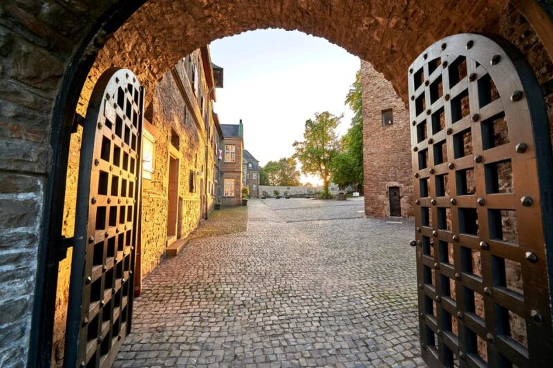 Mülheim an der Ruhr: Exclusive tour behind the scenes at Broich Castle - Good To Know