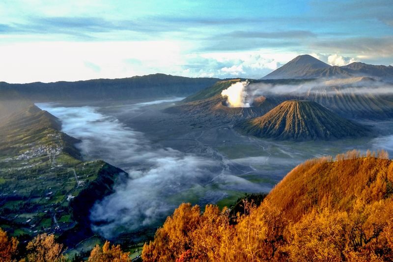 Multiday Bromo, Ijen Crater & Tumpak Sewu Hiking Tour from Malang - Ijen’s night hike and blue fire