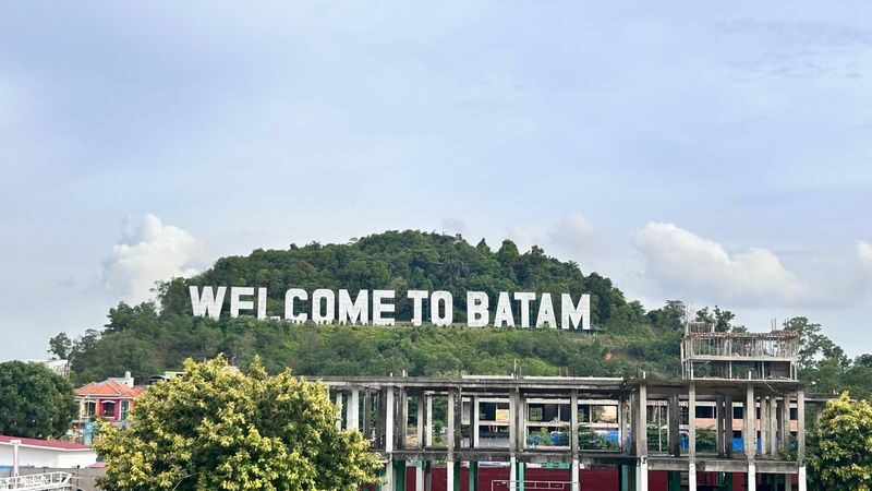 Multiday Tour Batam and Bintan from Singapore - Day 1: Bintan temples, dunes and dinner