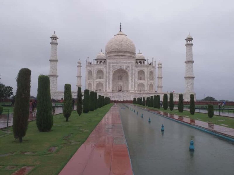 Mumbai Agra Same Day Tour with Return Flights and lunch - FAQ