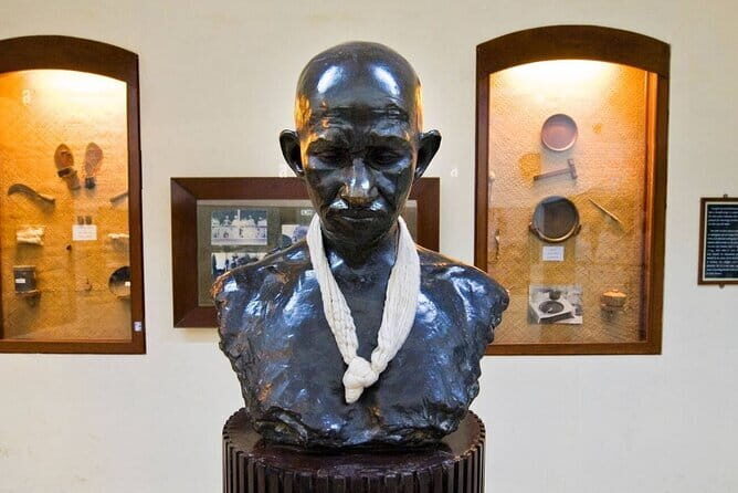 Mumbai City Tour with Lunch Group Cruise Excursion - A Closer Look at the Tour Experience