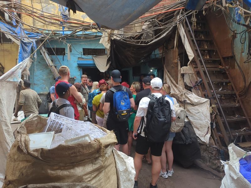 Mumbai: Dharavi Slum Slumdog Millionaire Tour with a Local - What the guide adds