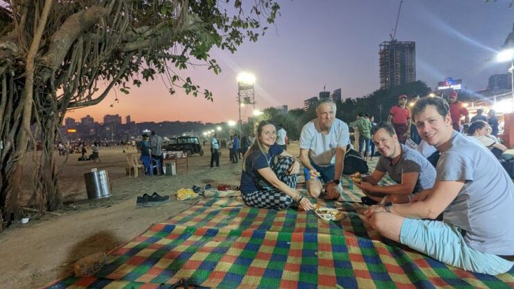 Mumbai: Discover Mumbai's Street & Beach With Food Tour - Experience Highlights