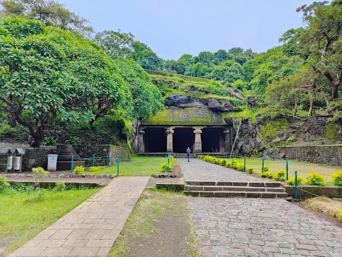 Mumbai: Elephanta Caves Half-Day Tour with Ferry Ride - At a glance