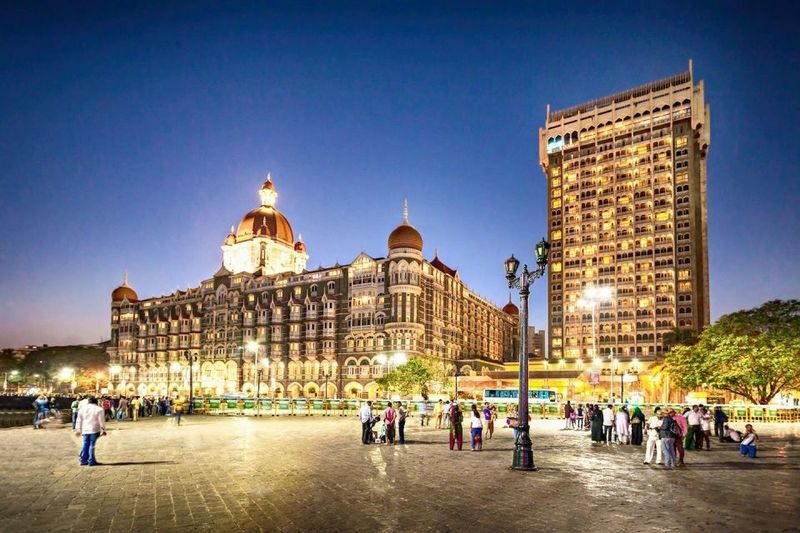 Mumbai: Full-Day Sightseeing Tour of Mumbai with Elephanta Caves - Start with the ferry and the island caves