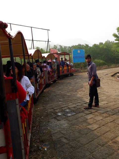 Mumbai: Guided Elephanta Island and Caves Tour - Ferry Ride and Stunning Views
