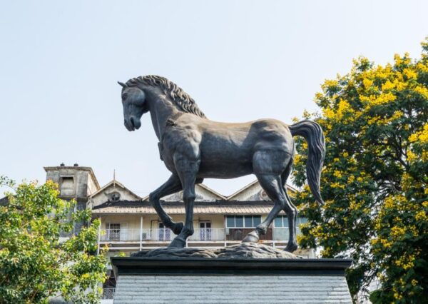Mumbai: Heritage Highlights Walking Tour With Food Tasting - Meeting Point and Directions