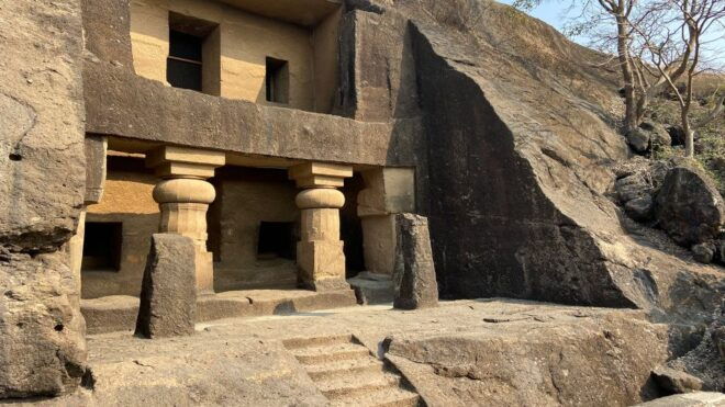 Mumbai: Kanheri Caves and The Golden Pagoda Temple - Intricate Rock-Cut Sculptures