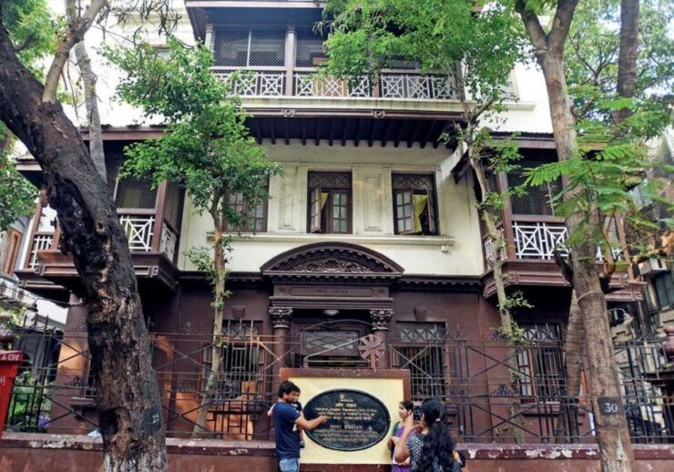 Mumbai: Malabar District, Scavenger Hunt & Self-Guided Tour - Tour Features