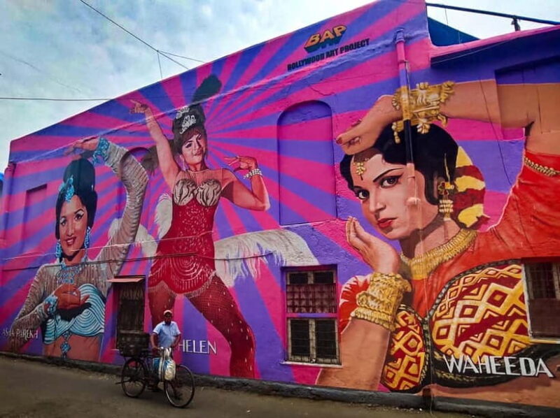 Mumbai: Siddhivinayak Temple, Bandra, Juhu Chowpatty - A Complete Guide to Mumbai’s Most Colorful Tour