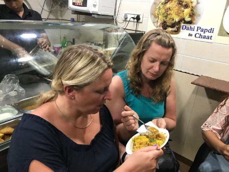 Mumbai: Street Food Crawl - Experience the Vibrant Flavors of Mumbai