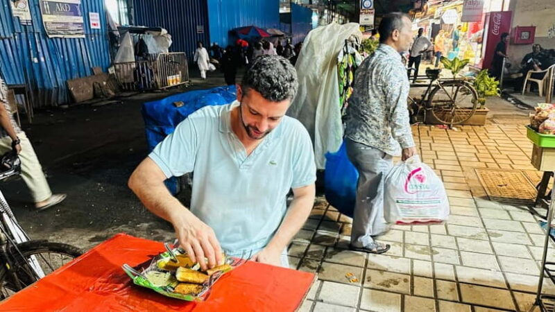 Mumbai: Street Food Tasting Tour - The Experience: Transportation, Guide, and Atmosphere