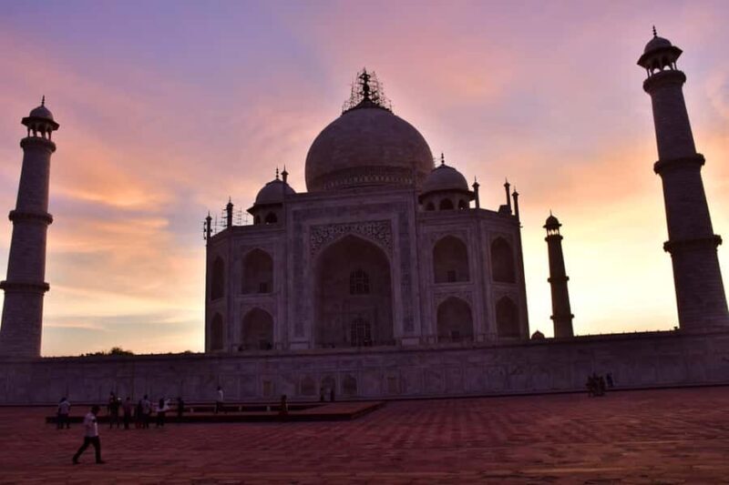 Mumbai: Taj Mahal Day Trip with Flights and Guide - Transportation and Group Dynamics: Making It Smooth