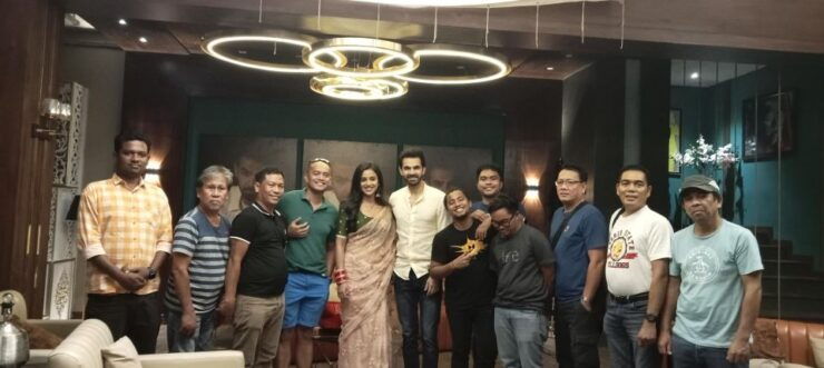 Mumbais Exclusive Cinematic Tour Experience - Language and Accessibility