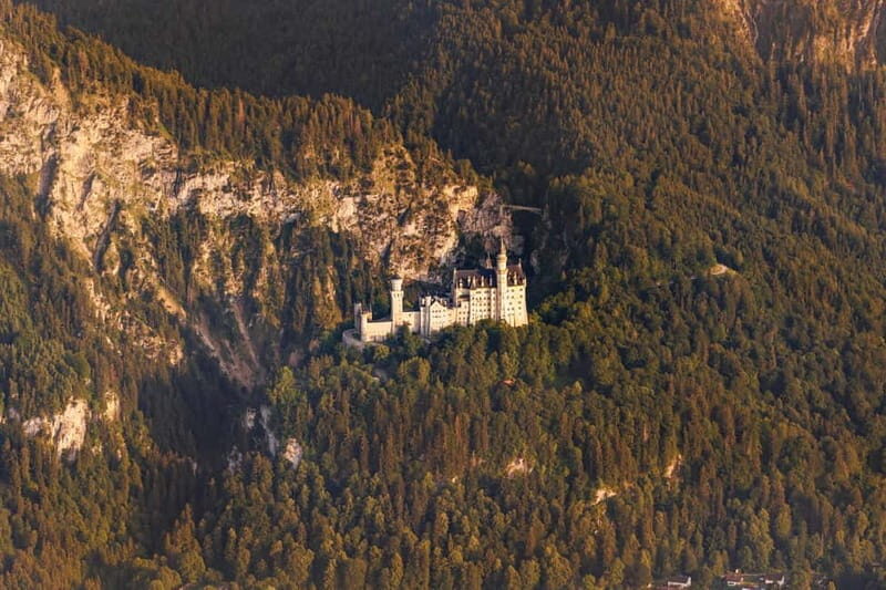 München: Rundflug München, Seen, Schlösser, Alpen abAugsburg - Exploring the Itinerary and Flight Experience