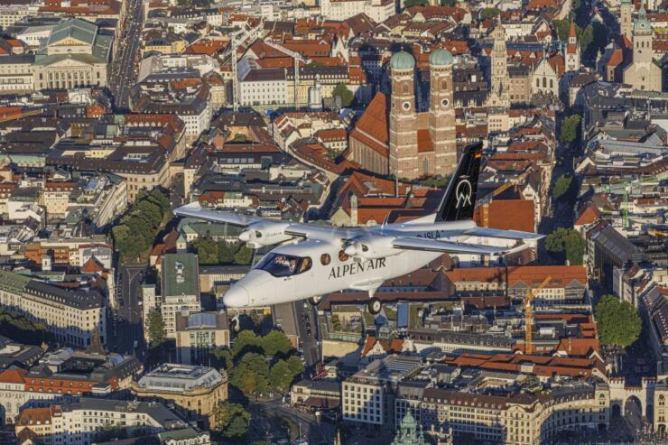 München: Rundflug München, Seen, Schlösser, Alpen Abaugsburg - Activity Details
