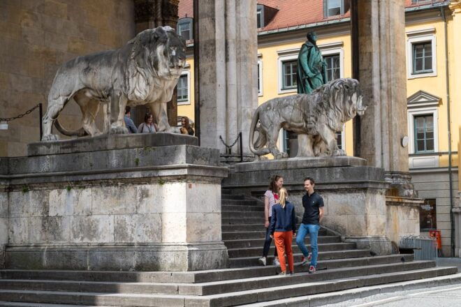 Munich: 24-Hour Big Bus Hop-On Hop-Off City Highlights Tour - Highlights and Attractions of Munich